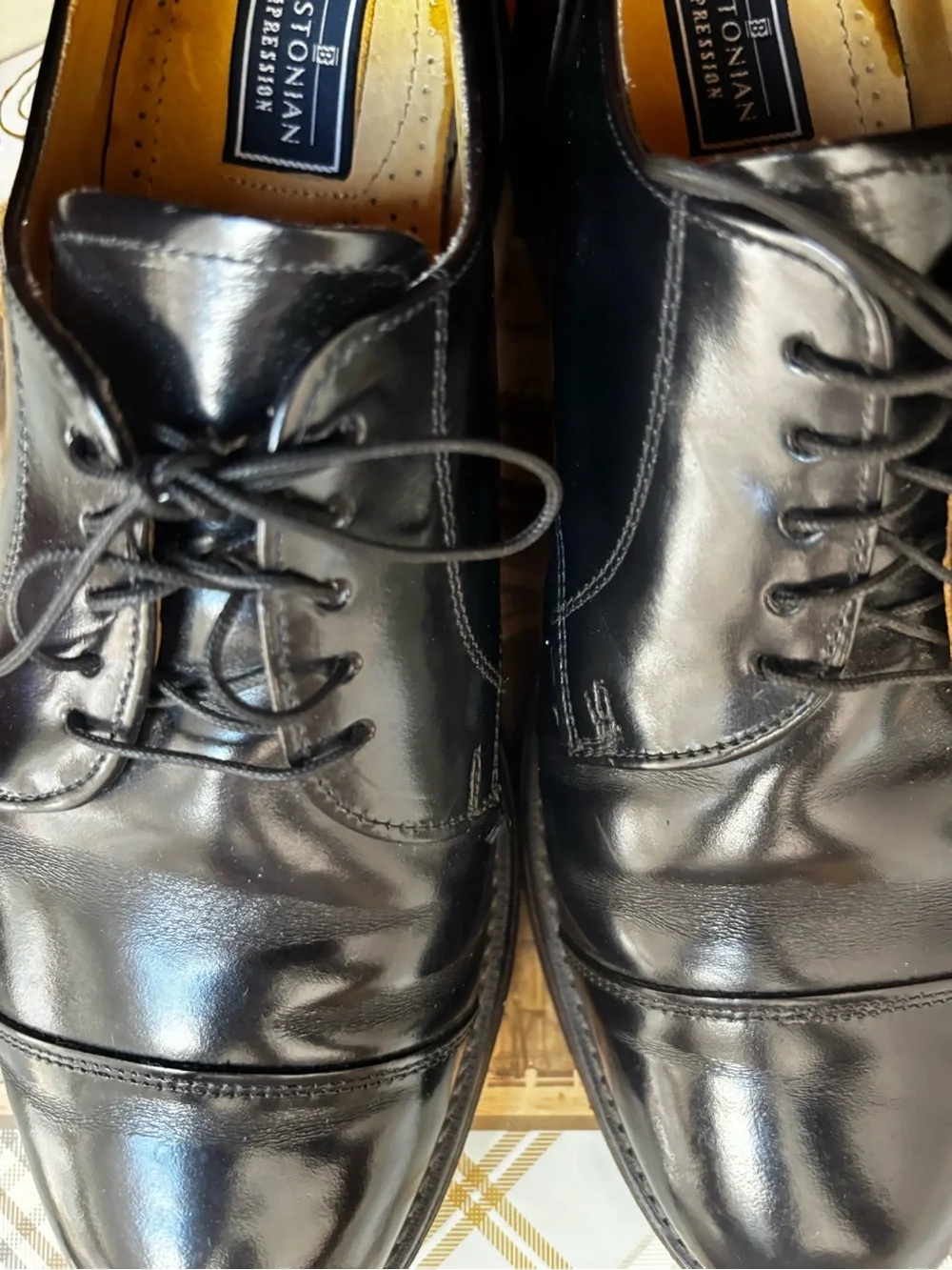 pre-owned Bostonian Classics First Flex black leather cap-toe derby dress shoes.
